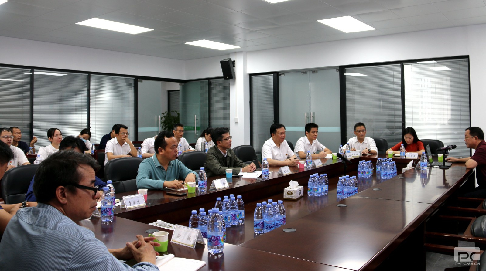卢永泉向党员干部宣讲党的二十大精神，交流学习心得体会.jpg